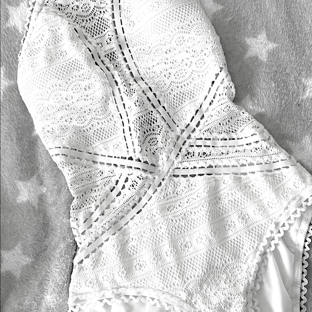 BECCA Beautiful one-piece swimsuit.  Soft, white-lace halter!  Size XS